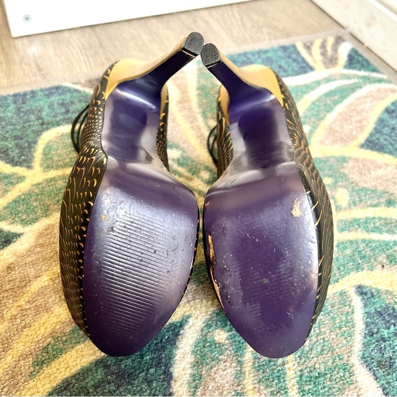 LONDON TRASH - Size 8 LT. CRUSH Gold and black leather platform heels - Picture 12 of 16